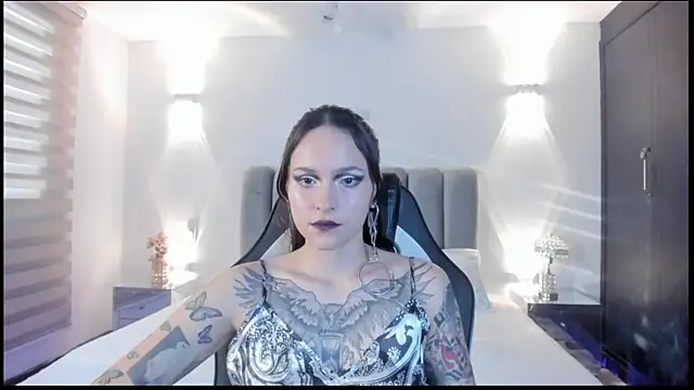 AnnyThompson  online show from February 5, 10:14 pm