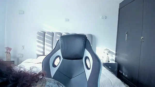 AnnyThompson  online show from March 17, 10:02 pm