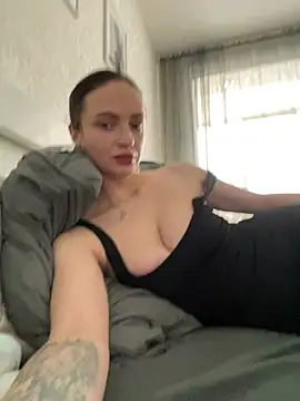 Snapshot of Kristis43 chatting on February 21, 7:42 am Kristis43 online show from February 21, 7:42 am