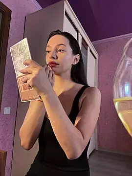 Kristis43 online show from June 3, 12:30 pm