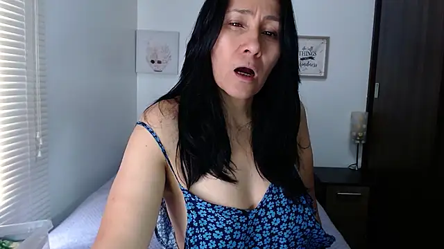 Maira B online show from April 10, 5:39 pm