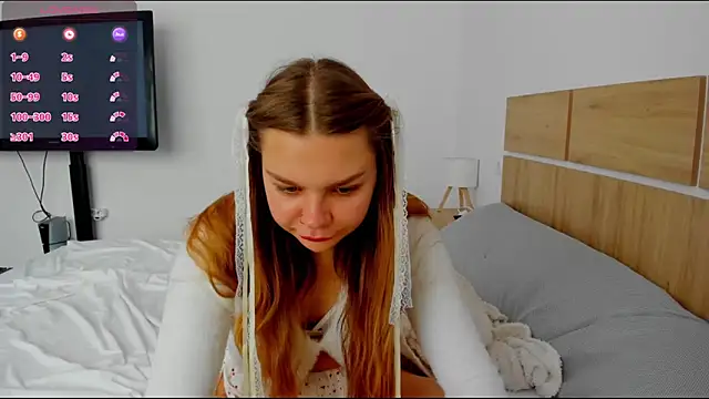 Molly sweetie online show from April 5, 6:21 am