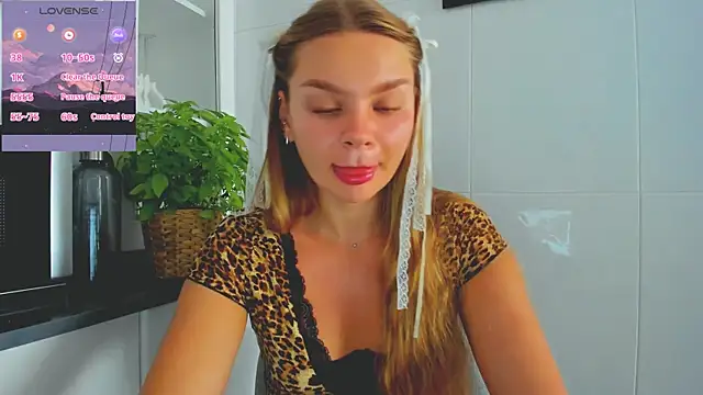 Molly sweetie online show from July 1, 6:37 am