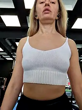 Miss    Mia  online show from February 6, 9:32 am