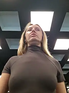 Miss    Mia  online show from December 17, 9:37 am