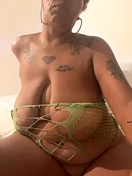 Snapshot of Exotickittykatt chatting on September 14, 12:43 am Exotickittykatt online show from September 14, 12:43 am