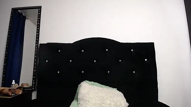 sweet skylove  online show from June 26, 12:59 am