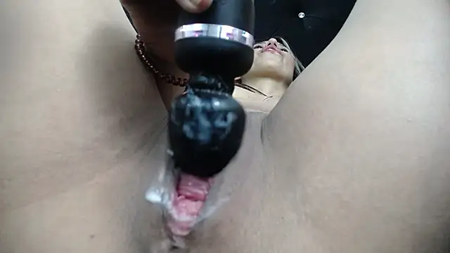 sweet skylove  online show from July 3, 1:23 am