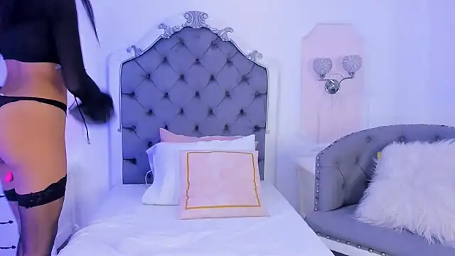 Snapshot of Jasmine55__ chatting on December 5, 4:09 am Jasmine55 online show from December 5, 4:09 am