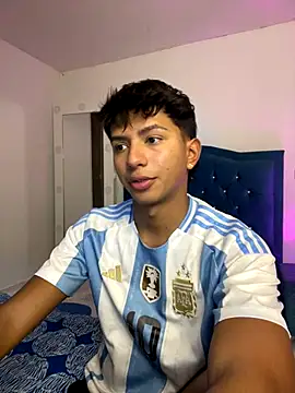 Snapshot of Leonarrrd_01 chatting on October 8, 2:09 am Leonarrrd 01 online show from October 8, 2:09 am