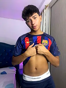 Snapshot of Leonarrrd_01 chatting on October 9, 12:52 am Leonarrrd 01 online show from October 9, 12:52 am