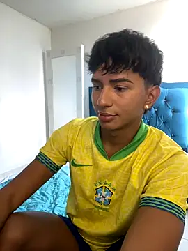 Snapshot of Leonarrrd_01 chatting on October 10, 8:19 pm Leonarrrd 01 online show from October 10, 8:19 pm