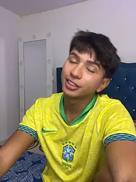 Snapshot of Leonarrrd_01 chatting on October 15, 12:00 am Leonarrrd 01 online show from October 15, 12:00 am