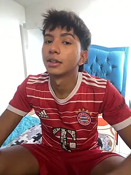 Snapshot of Leonarrrd_01 chatting on October 19, 8:09 pm Leonarrrd 01 online show from October 19, 8:09 pm