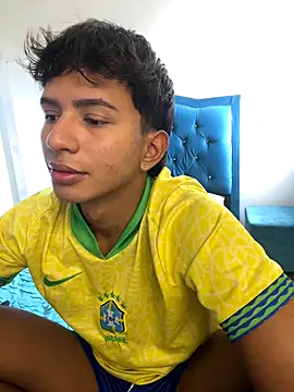 Snapshot of Leonarrrd_01 chatting on October 20, 9:04 pm Leonarrrd 01 online show from October 20, 9:04 pm