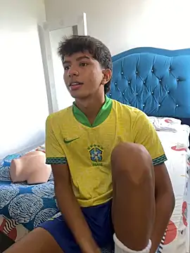 Snapshot of Leonarrrd_01 chatting on October 23, 7:56 pm Leonarrrd 01 online show from October 23, 7:56 pm