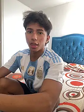 Snapshot of Leonarrrd_01 chatting on October 29, 3:14 pm Leonarrrd 01 online show from October 29, 3:14 pm