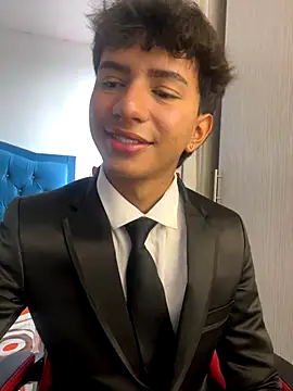 Snapshot of Leonarrrd_01 chatting on November 1, 9:39 pm Leonarrrd 01 online show from November 1, 9:39 pm