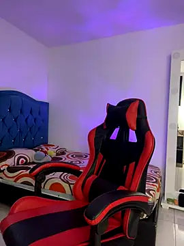 Snapshot of Leonarrrd_01 chatting on November 3, 11:37 pm Leonarrrd 01 online show from November 3, 11:37 pm