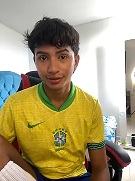 Snapshot of Leonarrrd_01 chatting on November 4, 5:34 pm Leonarrrd 01 online show from November 4, 5:34 pm