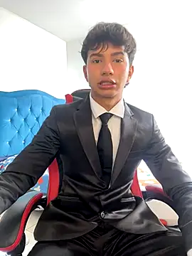 Snapshot of Leonarrrd_01 chatting on November 5, 5:02 pm Leonarrrd 01 online show from November 5, 5:02 pm