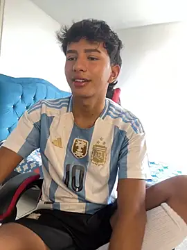 Snapshot of Leonarrrd_01 chatting on November 6, 7:37 pm Leonarrrd 01 online show from November 6, 7:37 pm