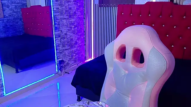 miahernadez303av online show from February 3, 4:54 am