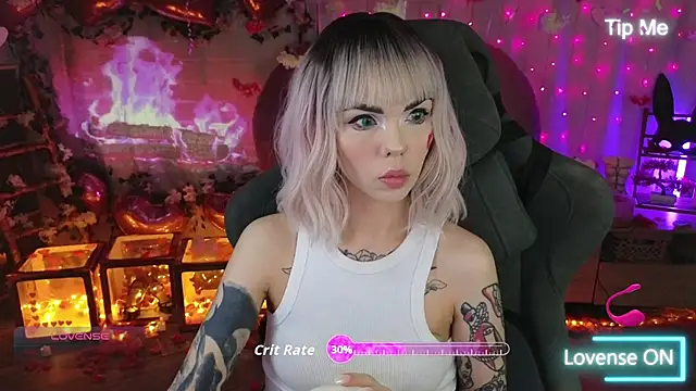 Snapshot of Kerry_Kirk chatting on February 15, 10:50 pm Kerry Kirk online show from February 15, 10:50 pm