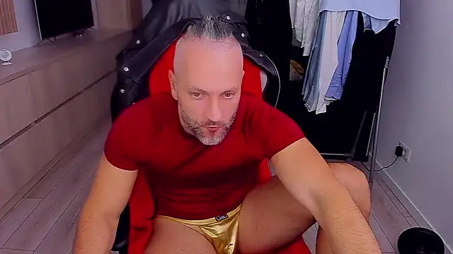 Snapshot of MarisMuscle chatting on October 28, 7:34 am MarisMuscle online show from October 28, 7:34 am