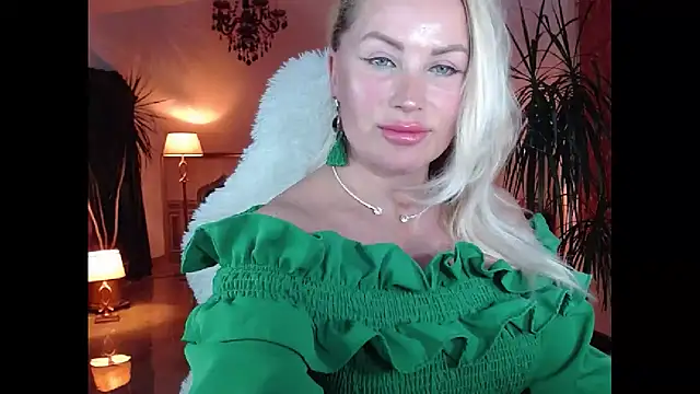 eyesangel22 online show from December 4, 7:39 am
