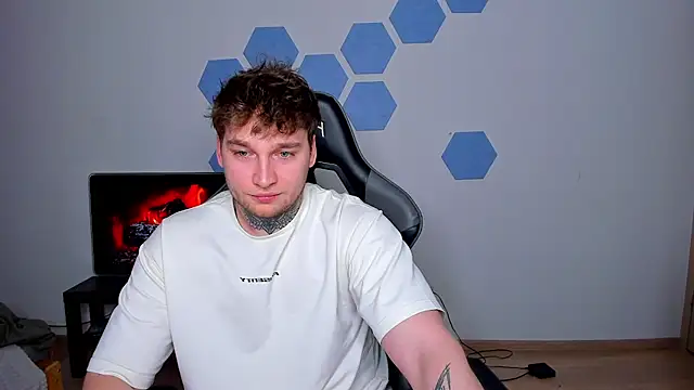 Chris Tyson online show from April 6, 10:00 pm