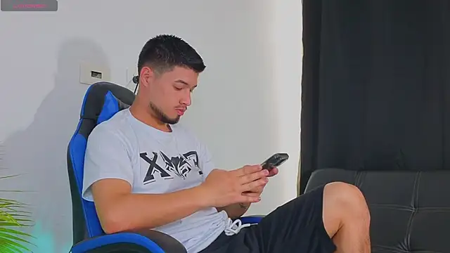 EdwardRoss  online show from October 22, 7:24 pm