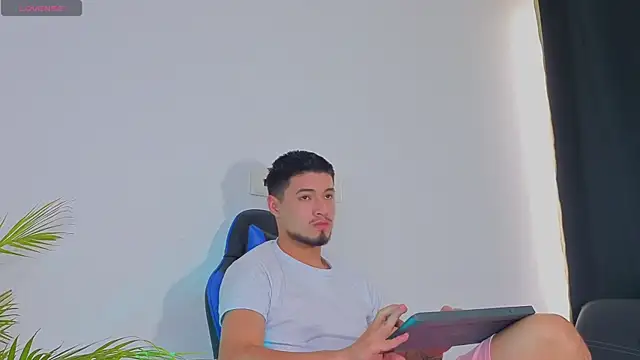 EdwardRoss  online show from October 26, 8:48 pm