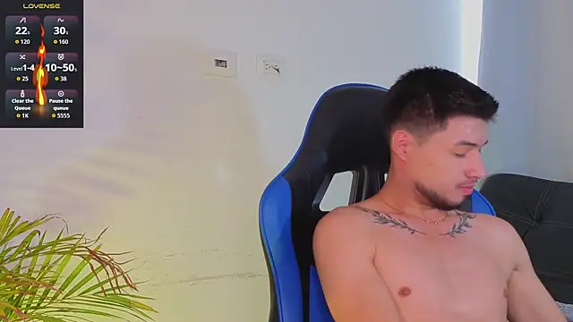 EdwardRoss  online show from April 3, 9:24 pm