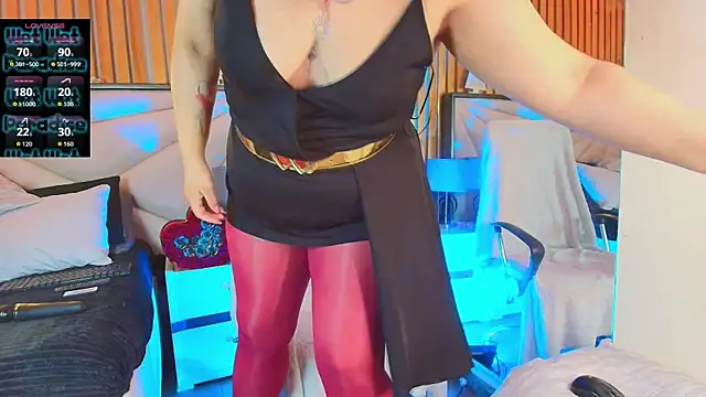 Snapshot of LilyyBigAss chatting on November 5, 11:32 am LilyyBigAss online show from November 5, 11:32 am