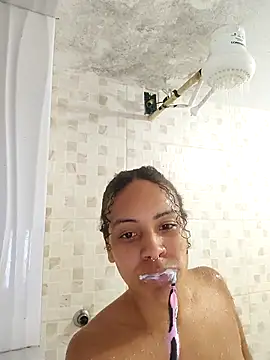 Julia Pretinha online show from October 4, 1:42 pm