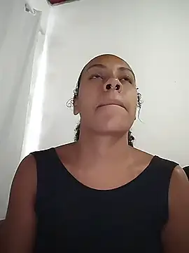 Julia Pretinha online show from January 8, 1:35 pm