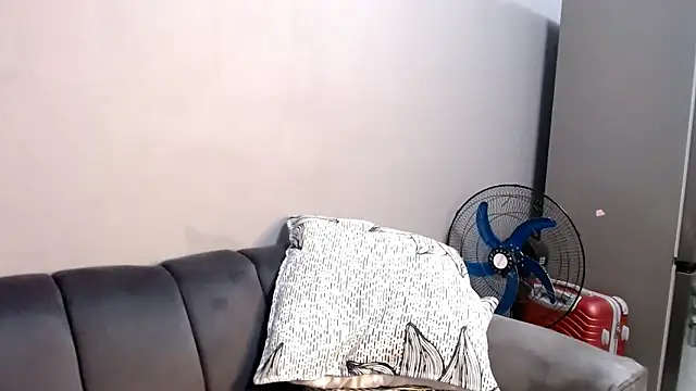 Snapshot of LongPussyLipsxx chatting on October 12, 8:52 pm LongPussyLipsxx online show from October 12, 8:52 pm