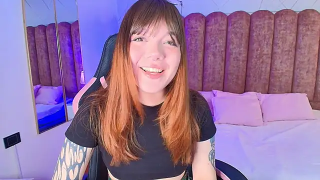 Snapshot of Fluffy_Bubble21 chatting on March 6, 4:09 am Fluffy Bubble21 online show from March 6, 4:09 am