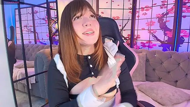 Snapshot of Fluffy_Bubble21 chatting on March 8, 4:49 am Fluffy Bubble21 online show from March 8, 4:49 am