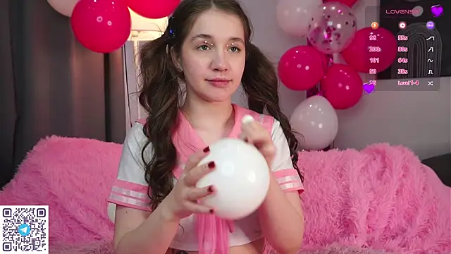 AmiLewis online show from March 13, 7:42 am