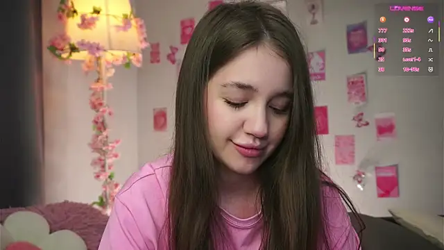 AmiLewis online show from February 14, 1:02 am