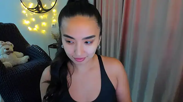 Snapshot of worldofkim chatting on February 13, 11:39 am worldofkim online show from February 13, 11:39 am