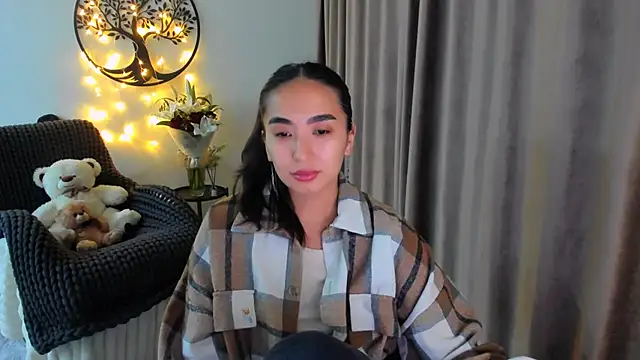 Snapshot of worldofkim chatting on February 20, 10:32 pm worldofkim online show from February 20, 10:32 pm