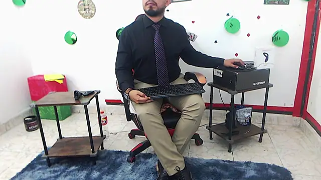 Snapshot of KalethBigDick chatting on April 16, 8:04 am KalethBigDick online show from April 16, 8:04 am