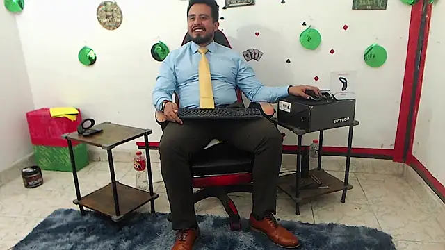 Snapshot of KalethBigDick chatting on April 23, 12:29 pm KalethBigDick online show from April 23, 12:29 pm