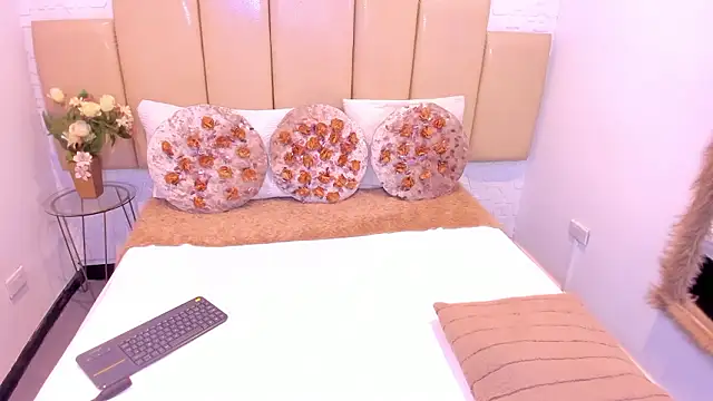 Miia Thompsonn online show from March 22, 2:31 pm