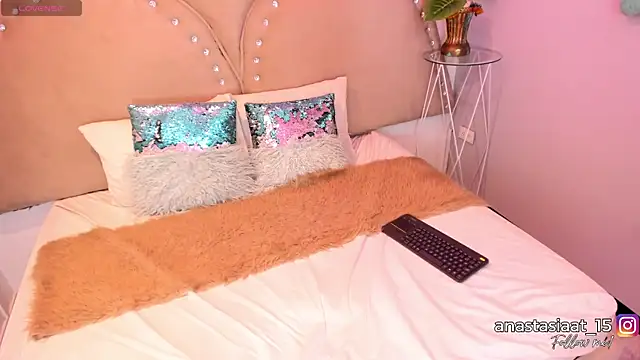 Miia Thompsonn online show from April 16, 3:51 am