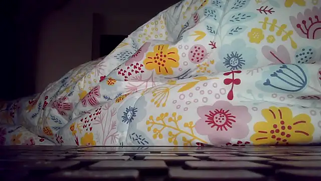 Snapshot of deltaforce1987 chatting on December 20, 3:36 am deltaforce1987 online show from December 20, 3:36 am