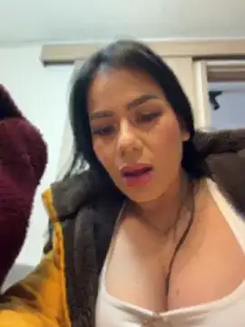 Miah gomez  online show from April 18, 1:04 pm